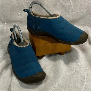 Keen Blue Quilted Slip-On Shoes stamped size 6